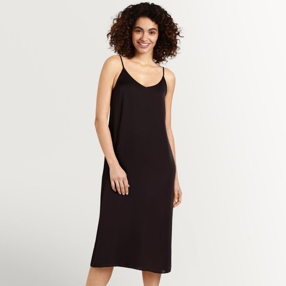 Reitmans Dresses & Skirts - Reitmans Satin Slip On Shift Dress